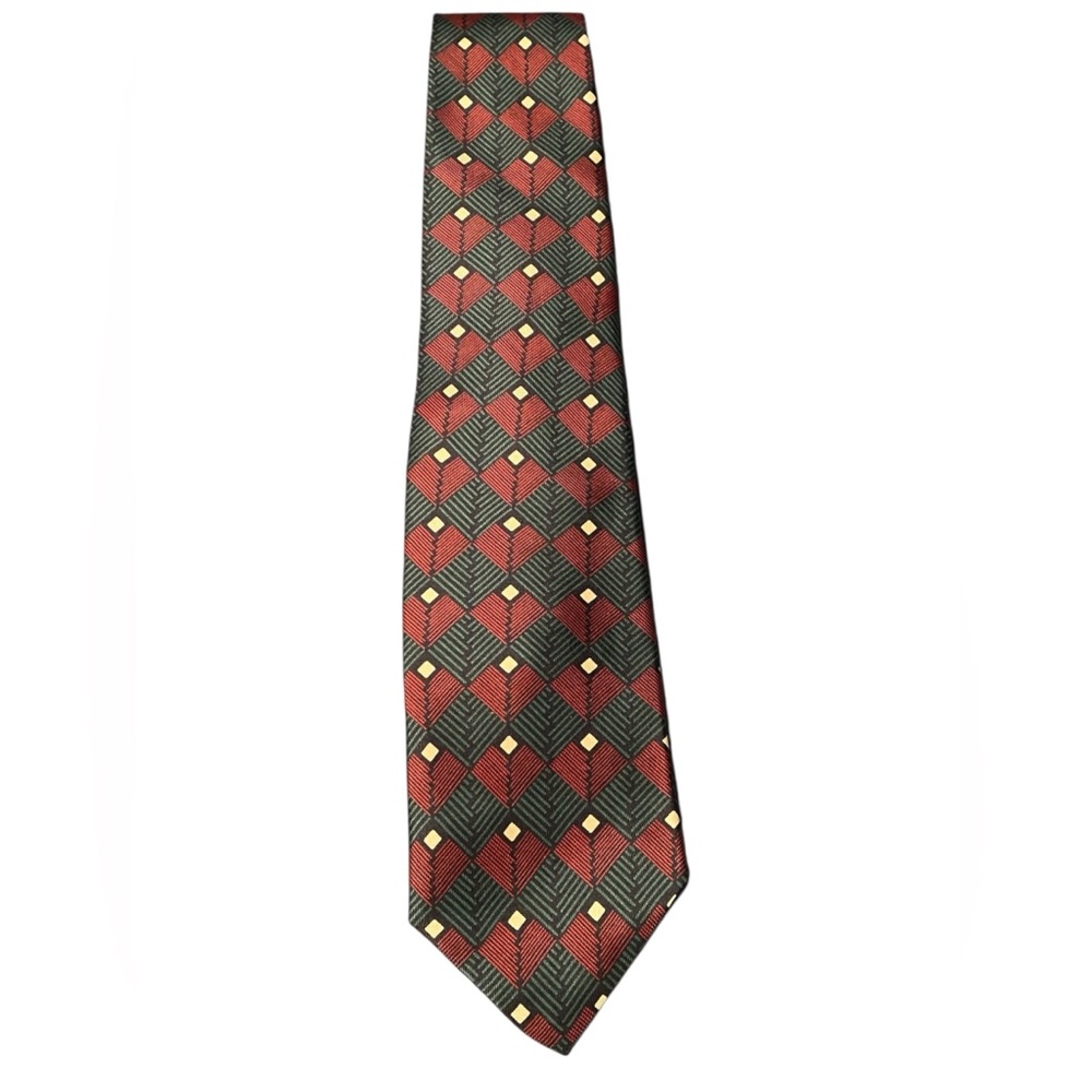 Elegant Red and Green Patterned Tie